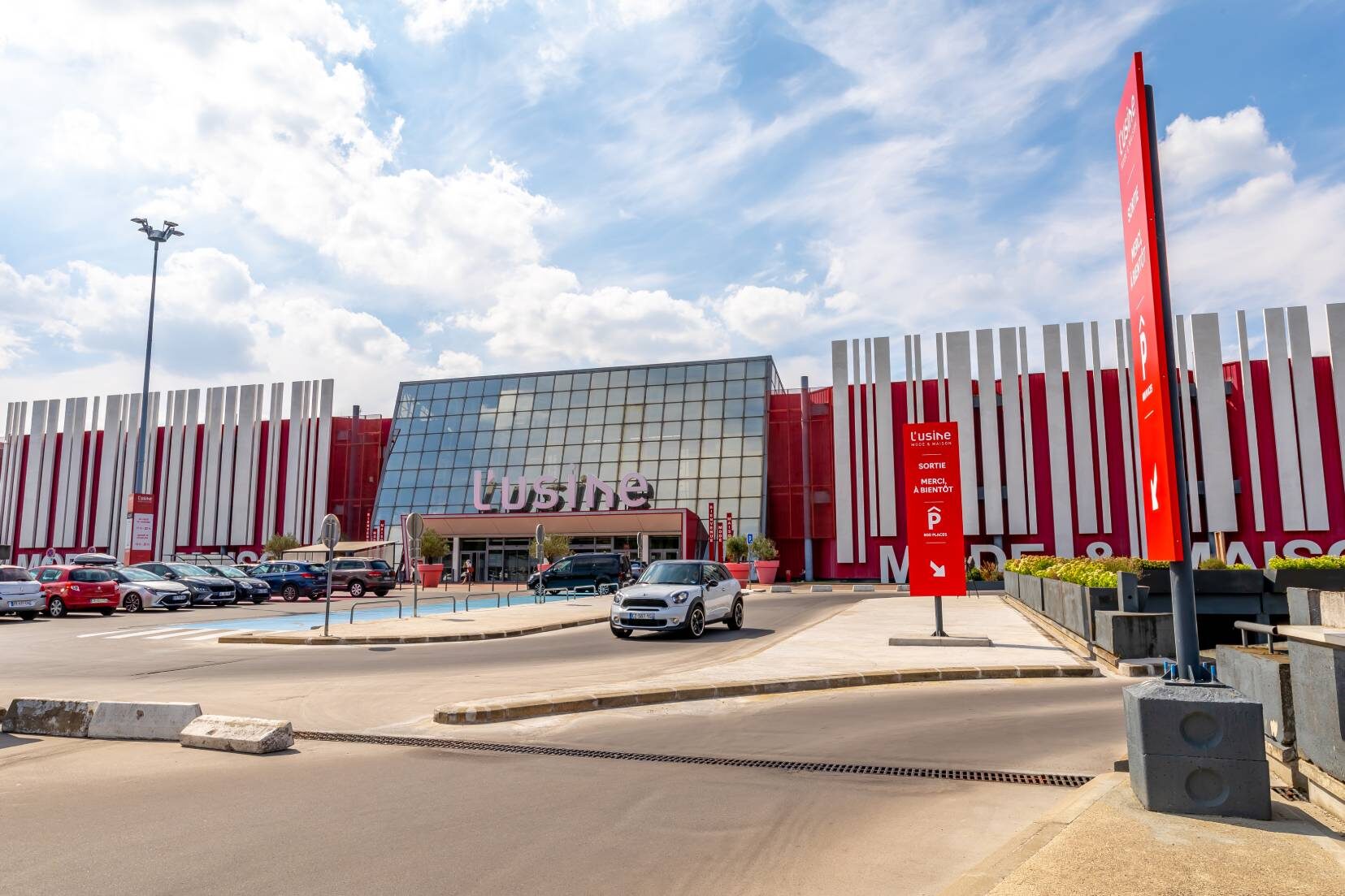 Service Parking - L'Usine Mode & Maison